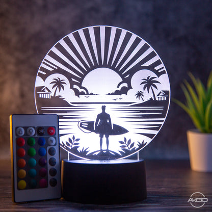 LED Tischlampe aus Acryl mit Surfer am Strand – Das perfekte Geschenk für Surfer!