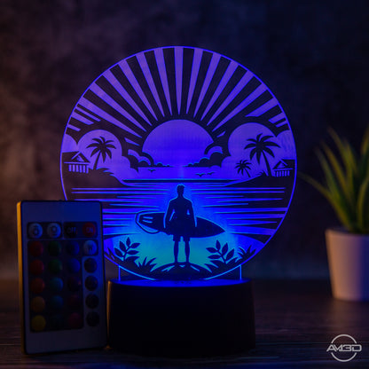 LED Tischlampe aus Acryl mit Surfer am Strand – Das perfekte Geschenk für Surfer!